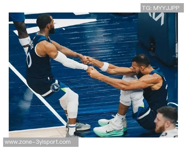 芬奇赞兰德尔吸引防守能力出色助攻12次展现团队配合精神